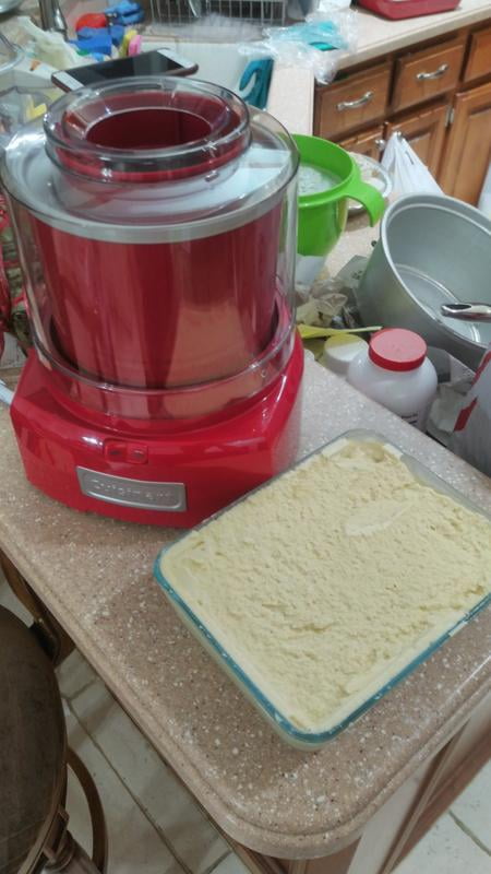 Cuisinart Ice Cream Maker Machine, 1.5 Quart Sorbet, Frozen Yogurt Maker,  Double Insulated, White, ICE-21P1 & Chef's Classic 9-Inch Nonstick Bakeware