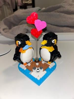 LEGO Penguins in Love Building Set – Cute Animal Display Model