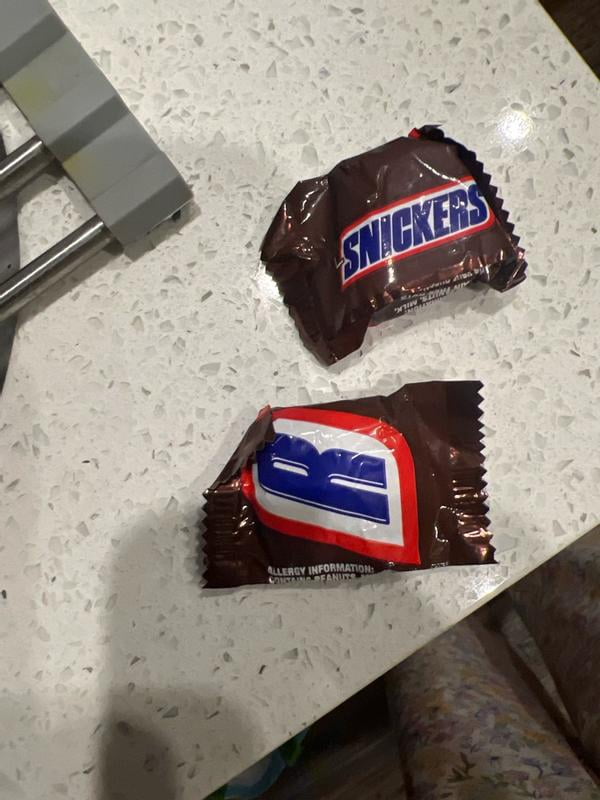 Snickers Fun Size Halloween Chocolate Candy Bars, Bulk Snack Bags