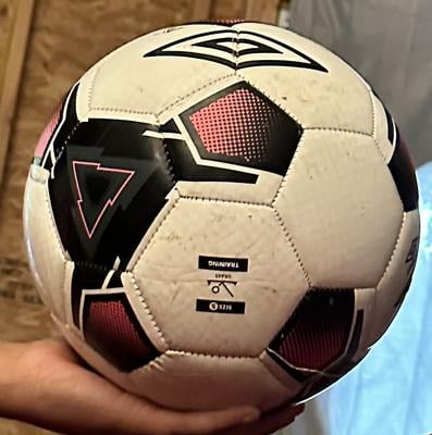 Customer reviews for Umbro Soccer Ball, Size 5, 27