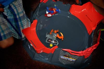  Beyblade Octagon Showdown Battle Set : Toys & Games