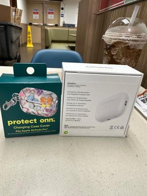 Apple AirPods Pro 2nd Gen with Wireless Charging Case Apple AirPods Pro 2nd Gen with Wireless Charging Case