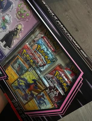 Pokmon Cynthias Garchomp EX Premium Collection, includes Garchomp EX card  and collectibles - Walmart.com