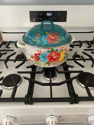 The Pioneer Woman Fancy Flourish Enamel on Steel 6.4-Quart Dutch