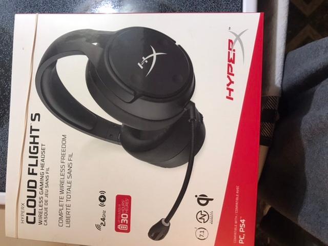 Hyperx Cloud Flight S Wireless Gaming Pc Ps4 Headset Pc Gaming Headset 7 1 Surround Sound 30 Hour Battery Life Qi Wireless Charging Leatherette Earpads And Detachable Microphone Walmart Com Walmart Com