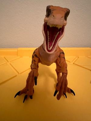 Jurassic World Amber Collection Tiger Velociraptor 6 in Action