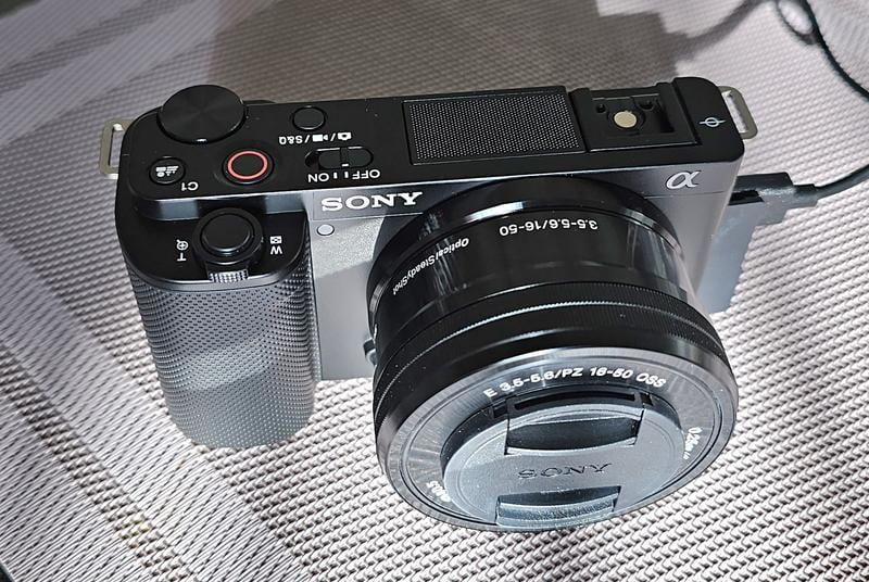 Sony, Mirrorless Camera, ZV-E10, Body Only, Black with Flip-Out