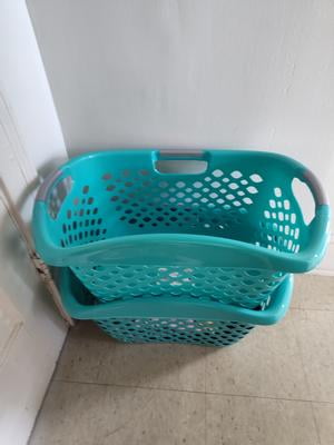 Home Logic 1.8 Bushel Hip Grip Plastic Laundry Basket, Teal, Adult