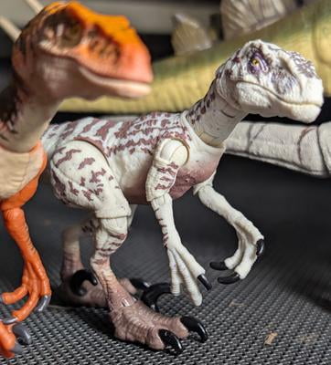 Jurassic World Hammond Collection Ilsa Sorna Velociraptor