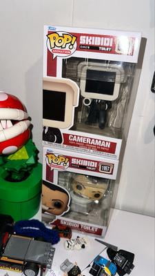 Funko Pop! Skibidi Toilet – Cameraman – Figura De Vinilo 9,5 Cm – Coleccionable Oficial Para Niños Y Adultos