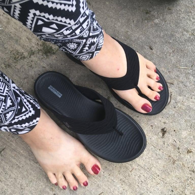 skechers flip flops with back strap