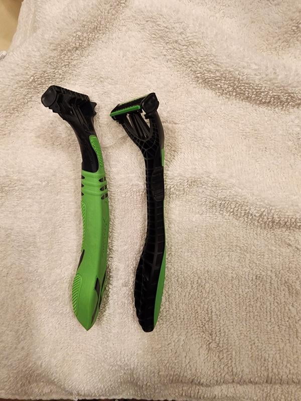 Schick Xtreme3 Sensitive Disposable Razors for Men, 20 ct