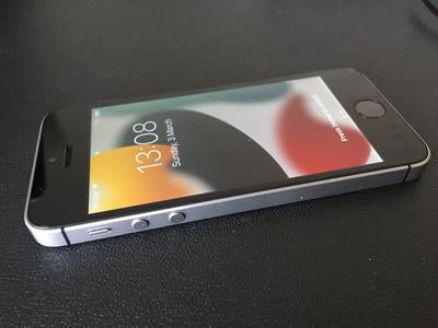 Pre-Owned Apple iPhone SE (1st generation) - Carrier Unlocked - 32