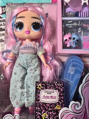 L.O.L. Surprise! O.M.G. Poupée Mannequin - VICTORY - Comprend une Poupée, Plusieurs Surprises et de Fabuleux Accessoires - pour les Enfants de 4 Ans et plus