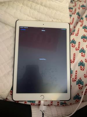 Restored 2014 Apple iPad air Wi Fi 16 GB Gold (2nd Generation
