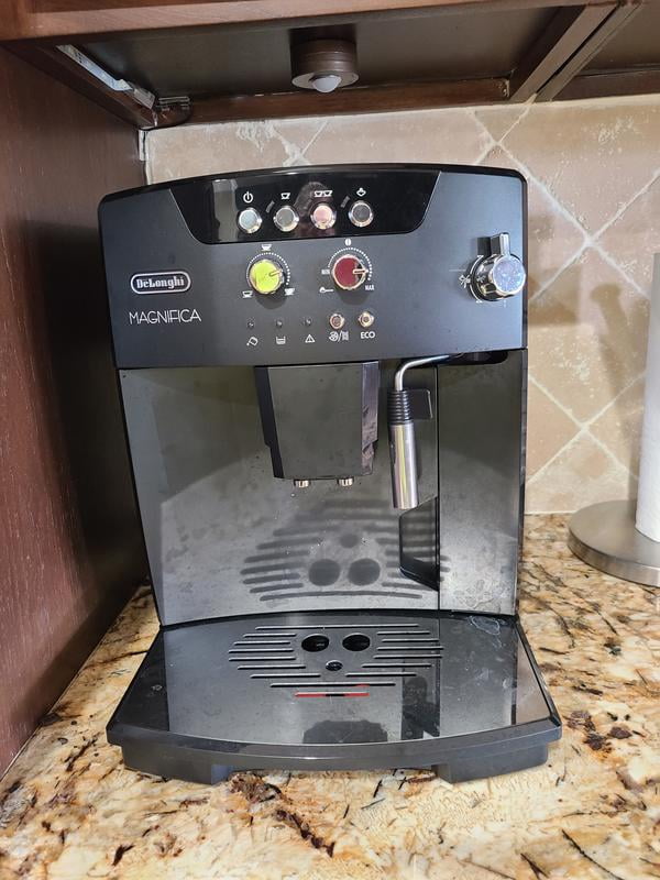 De'Longhi Magnifica ESAM04110B Fully Featured, Easy to Clean