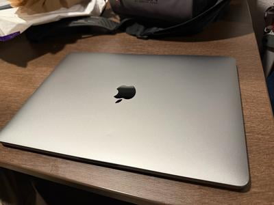 Restored 13-inch MacBook Pro with Touch Bar: 1.4GHz quad-core 8th