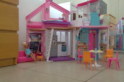 Vacation Malibu House 2022 - Barbie →