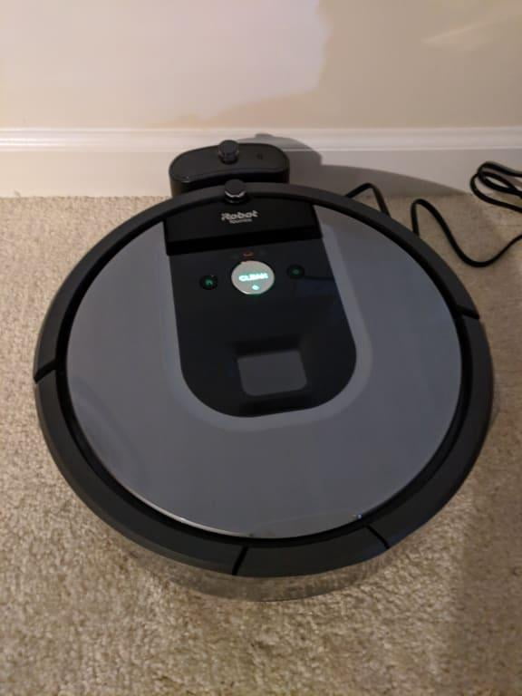 iRobot Roomba 960 Robot Vacuum- Wi-Fi Connected Mapping, Works
