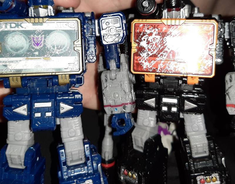 Transformers War For Cybertron Voyager WFC-S55 Soundblaster – 35° Anniversario