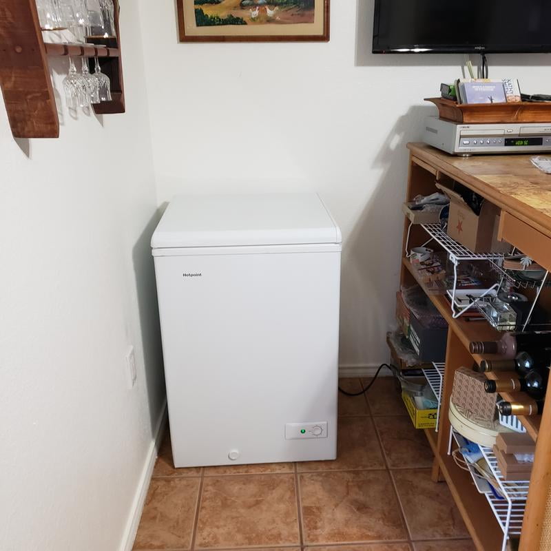 Hotpoint 3.6 Cu. Ft. Manual Defrost Chest Freezer model HCM4SMWW