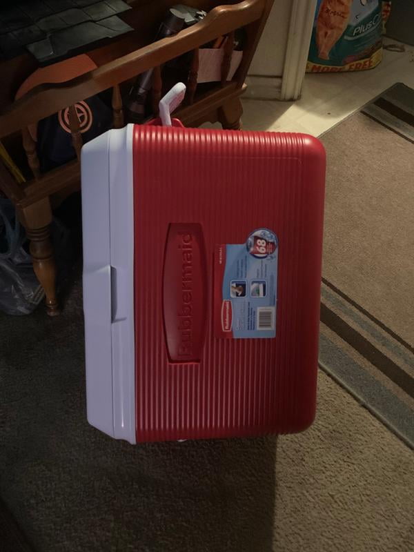 Rubbermaid 48 Quart Hard Sided Cooler, Red for Sale in Holland, MI - OfferUp