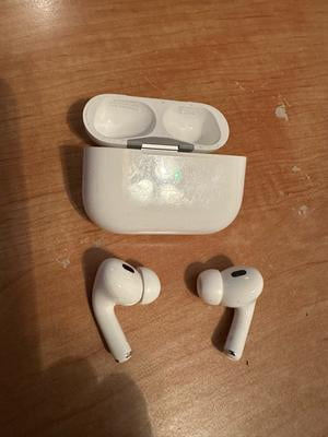 Apple AirPods Pro 2nd Gen with Wireless Charging Case Apple AirPods Pro 2nd Gen with Wireless Charging Case