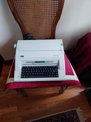 Nakajima USA WPT-160 Electronic Portable Typewriter, LCD Display