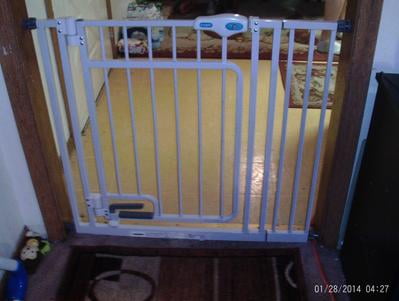 baby gate with foot pedal