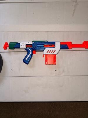 Air Warriors Mayhem Skewer Clip-Fed Dart Blaster with 8 Accu-Blast