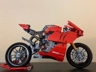 LEGO® Technic™ Ducati Panigale V4 R 