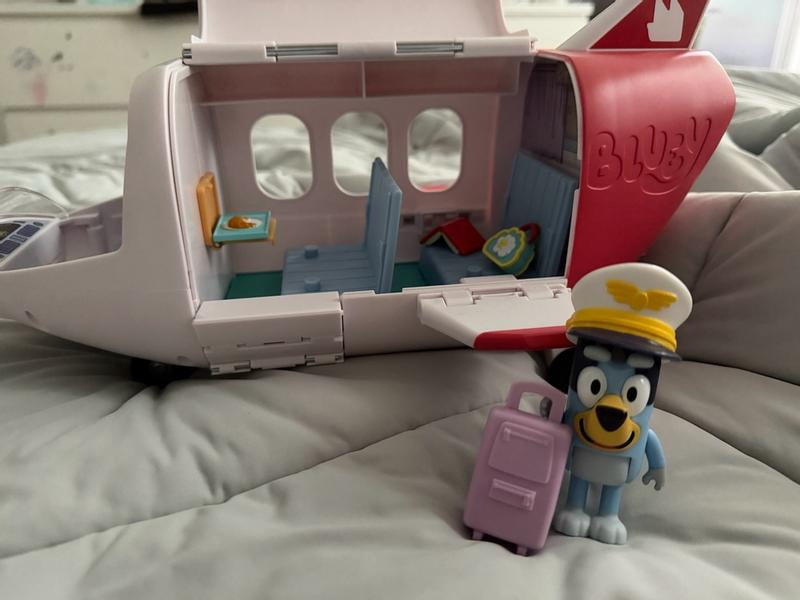 Bluey Adventure Plane, Features a Pilot Bluey figure, Includes 5