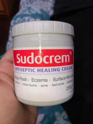 Acheter Sudocrem - Crème anti-éruption cutanée pour bébés, apaise, guérit  et protège et soulage les éruptions cutanées, crème à l'oxyde de zinc pour  toutes les peaux (4,4 onces. (125G)