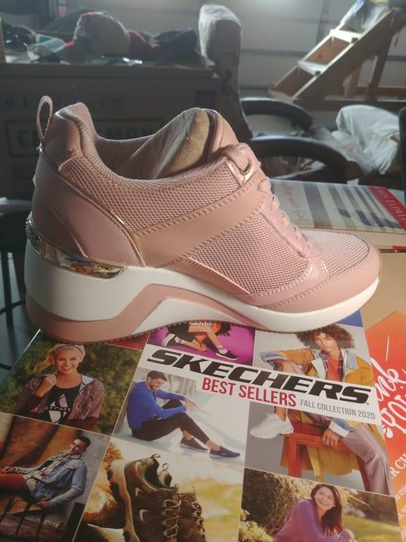 skechers women's million air up there trainers
