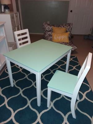 delta children gateway table and 2 chairs set
