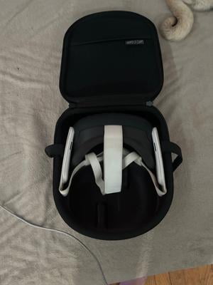onn Hard Shell Case for Meta Quest 2, Black - Walmart.com