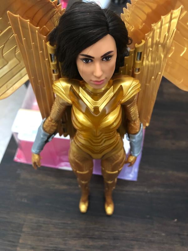  Mattel Mattel Wonder Woman 1984 Golden Armor Doll (~12-inch) in  Light-Up Armor, Collectible Superhero Doll for 6 Year Olds and Up : Toys &  Games