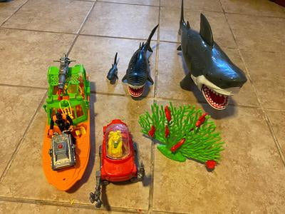 kid connection shark exploration playset waterproof