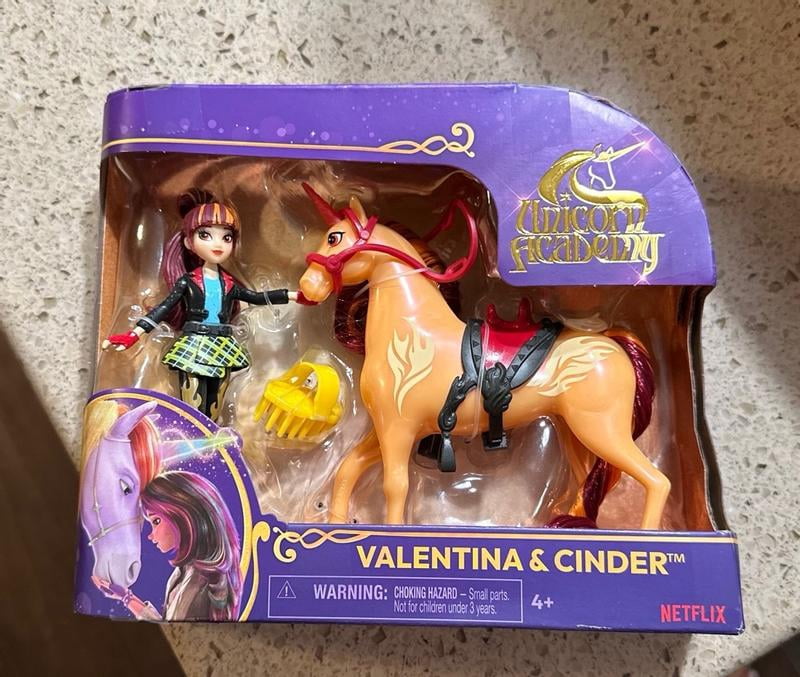 Juego De Figuras Unicorn Academy – Valentina Y Unicornio Cinder | Con Cepillo Y Sillín, 12 Cm | Basado En La Serie De Netflix Para Niños +4 Años