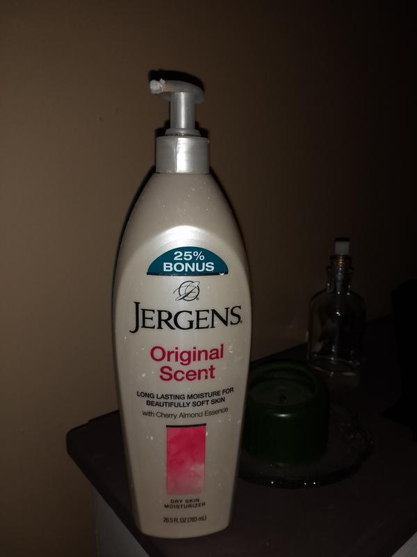 Jergens Original Scent Dry Skin Moisturizing Body Lotion With Hydralucence Blend And Cherry Almond Essence 3 Fl Oz Walmart Com Walmart Com