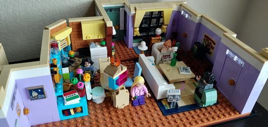 Lego unveils 2,048-piece Friends apartments set full of inside jokes - CNET
