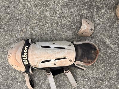 Wilson Wilson C1K catcher gear kit adult - L'Entrepôt du baseball Wilson Wilson C1K catcher gear kit adult - L'Entrepôt du baseball