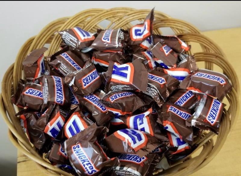 デカSNICKERS Snickers Fun Size Football Chocolate Bars Variety Pack, Party Size