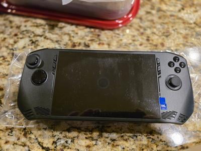 MSI, Handheld Game Console, Claw A1M-051US, 7-inch 120Hz Display