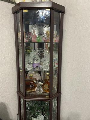 DEALTOPS Vintage Corner Display Cabinet, Lighted Glass Curio