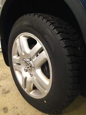 Sumitomo Ice Edge 215/55R17 94T Winter Tire, Enhanced Grip for