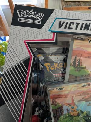 Pokemon TCG Scarlet Violet 10.5 Unova Victini Illustration Collection,  includes foil promo, oversize display, booster packs, code for TCG Live -  Walmart.com