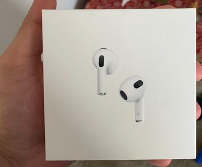 Apple AirPods 3rd Generation with MagSafe Wireless Charging Case