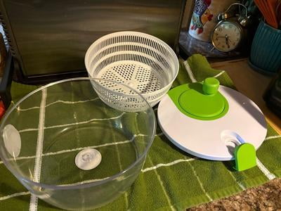 Mainstays Salad Spinner 4QT Greens Herbs Vegetable Dryer, Green