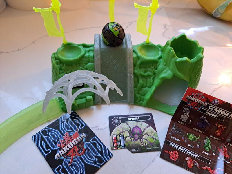BAKUGAN - BAKUGAN COMBINE & BRAWL -Figura De Acción Coleccionable Y Personalizable-con Cartas De Intercambio-1Bakugan, 2Cartas Y 1Bakugan Token-Modelo Aleatorio-6066716-Juguetes Niños 6 Años